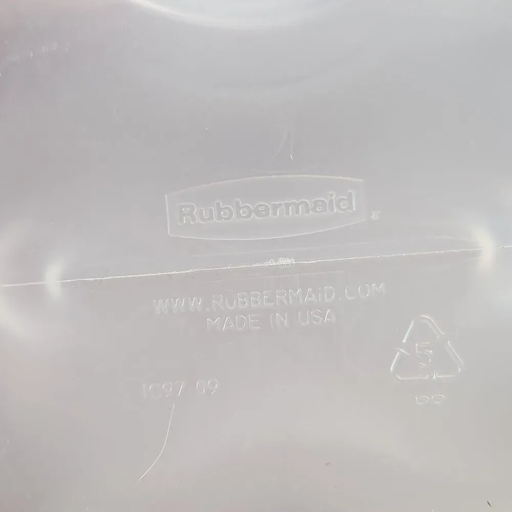 2 Rubbermaid Servin Saver Pitcher 1 QT Beverage Containers Bottles Red Lids